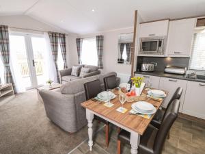 Holly Lodge Image 1