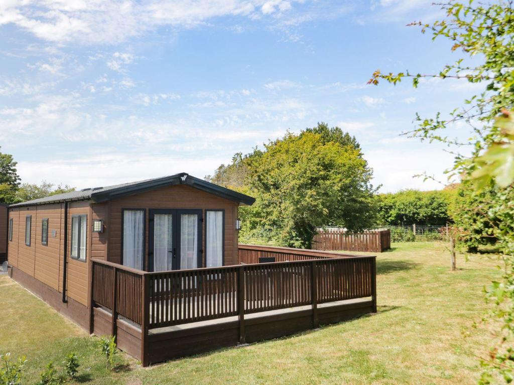 Maple Lodge Image 1