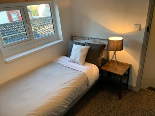Cosy Cottage in Redcar - Workstays UK Image 2