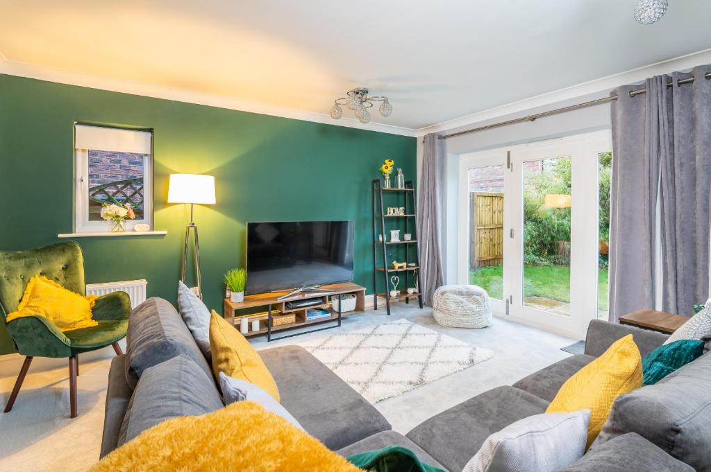 Spacious, modern & tasteful townhouse for up to 8! Image 2