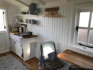 The Hut by the River Image 3