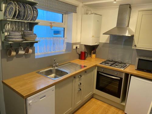 Demeter Cottage Image 1