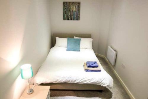 StayZo Modern Studio Apartment 1 in Bradford City Image 2