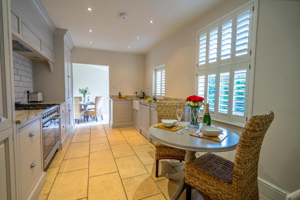 34 St Olave's Road Image 1