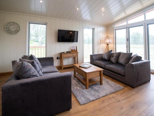 Otter Lodge Image 3