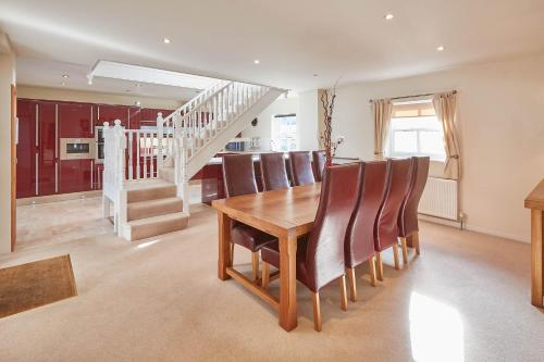 Host & Stay - Folkton Cottages Image 1