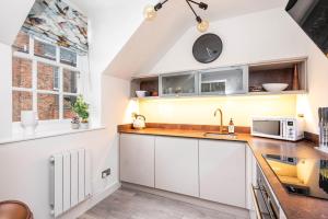 Host & Stay - Feversham House Image 3