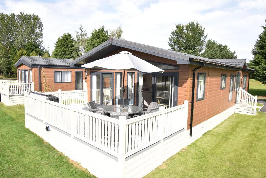 The Crucible lodge with Hot Tub Image 1