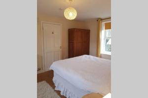 Glenroyd House, Private annex to Victorian villa with kitchen Image 2