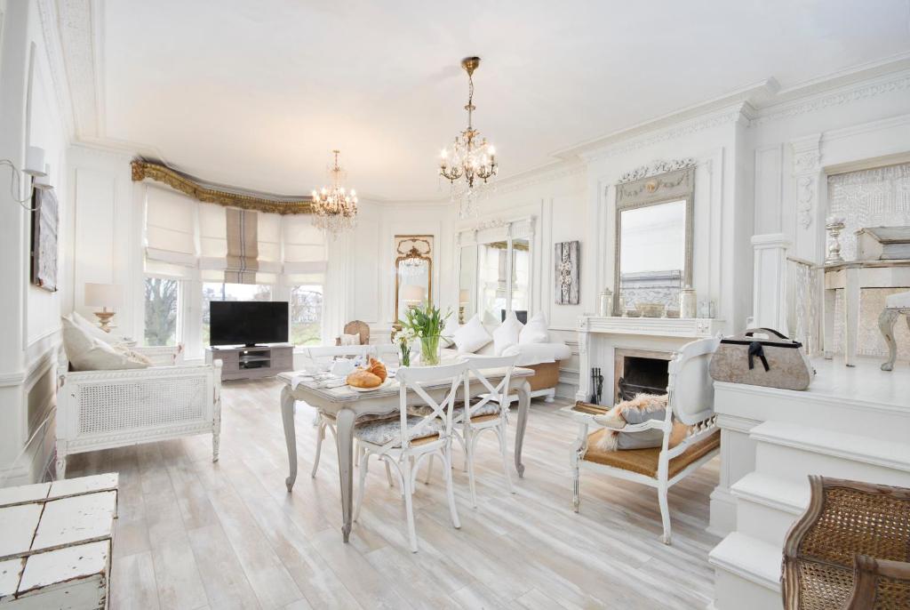 The Stunning French Boudoir of Harrogate Image 1