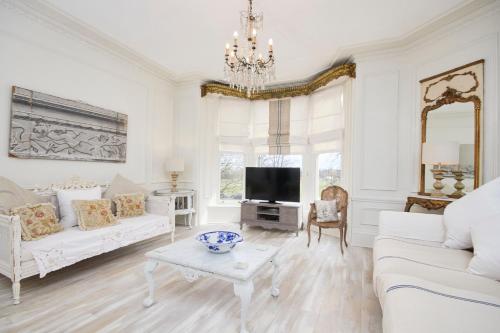 The Stunning French Boudoir of Harrogate Image 2