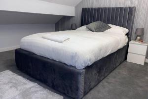Sheffield - New York Apartment Image 3