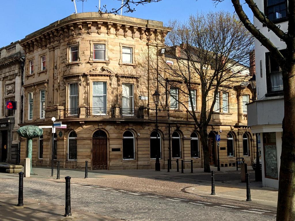 Mansion Court Image 1