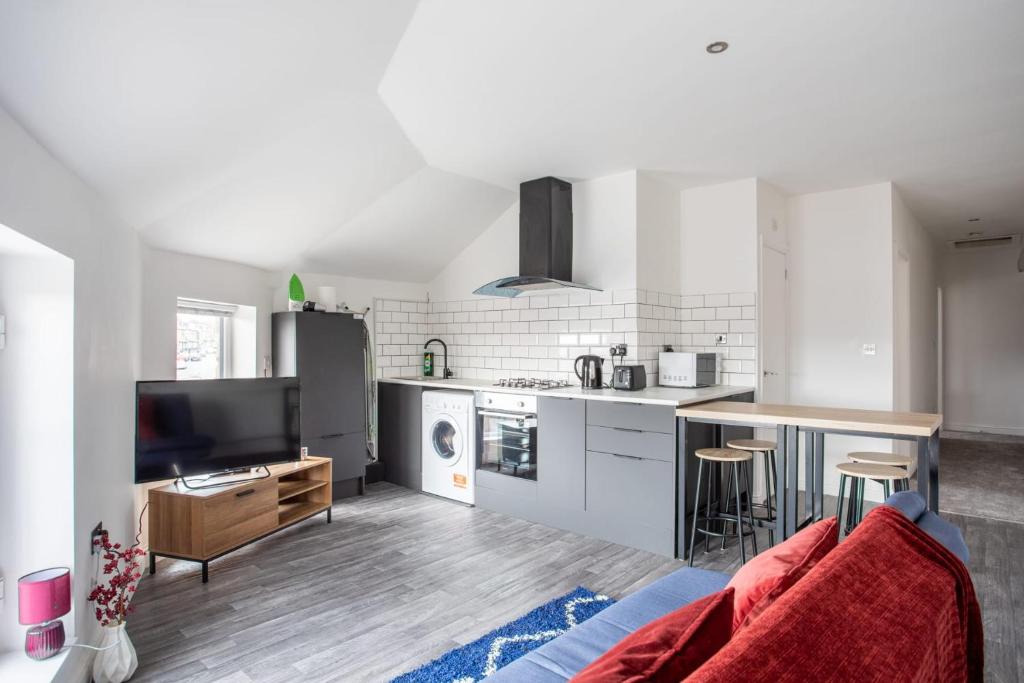 Stunning 2 Bed apartment close to city centre Image 1