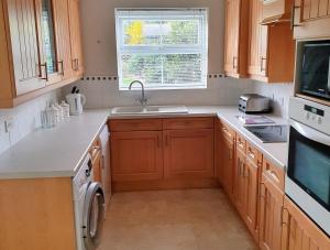 Beverley Central Townhouse Free Parking Sleeps 8 Image 3