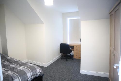 4 Bed/City Centre/Fast WiFi/Spacious Apartment Image 1