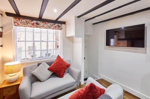 Host & Stay - Grumbles Cottage Image 5