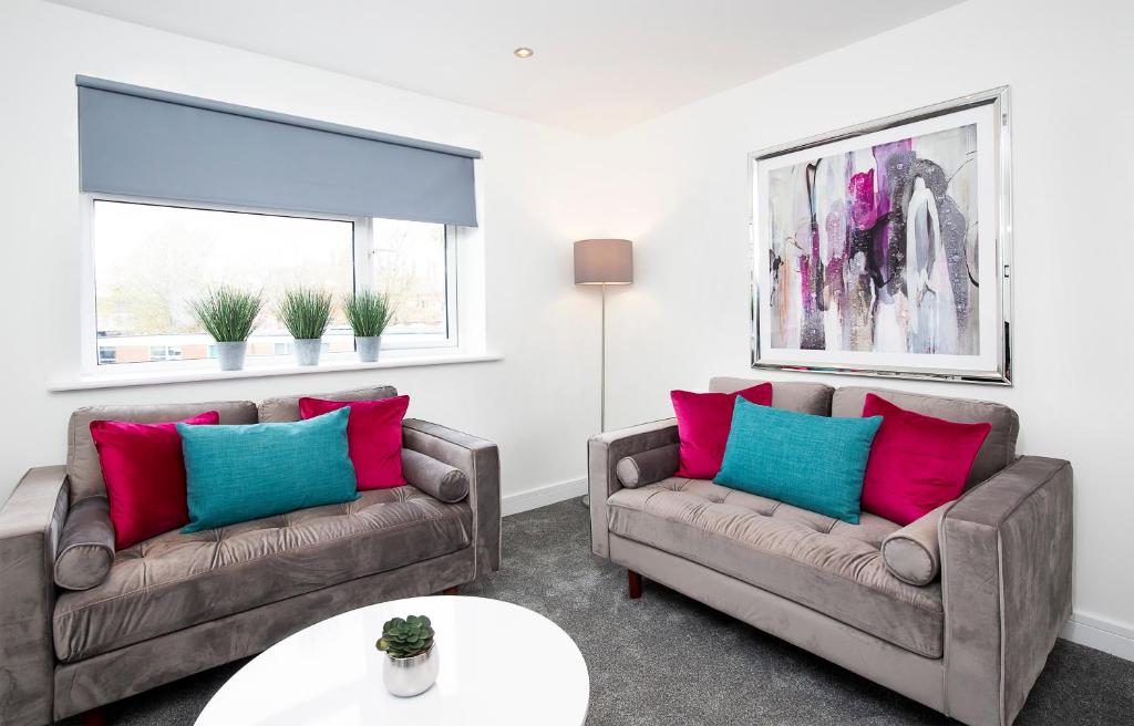 Saxon House Apartments Image 1