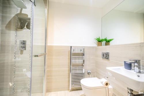 3 Cocoa Suites (parking included) Image 1