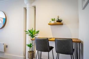 3 Cocoa Suites (parking included) Image 3