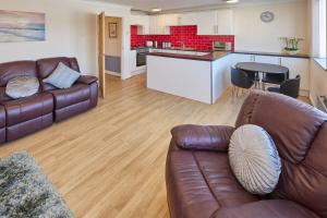 Host & Stay - Cobblers Cottage Image 1