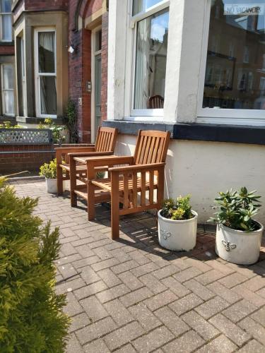 Ellies Guest House Image 1