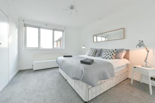 Spacious 3 bedroom apartment Image 2