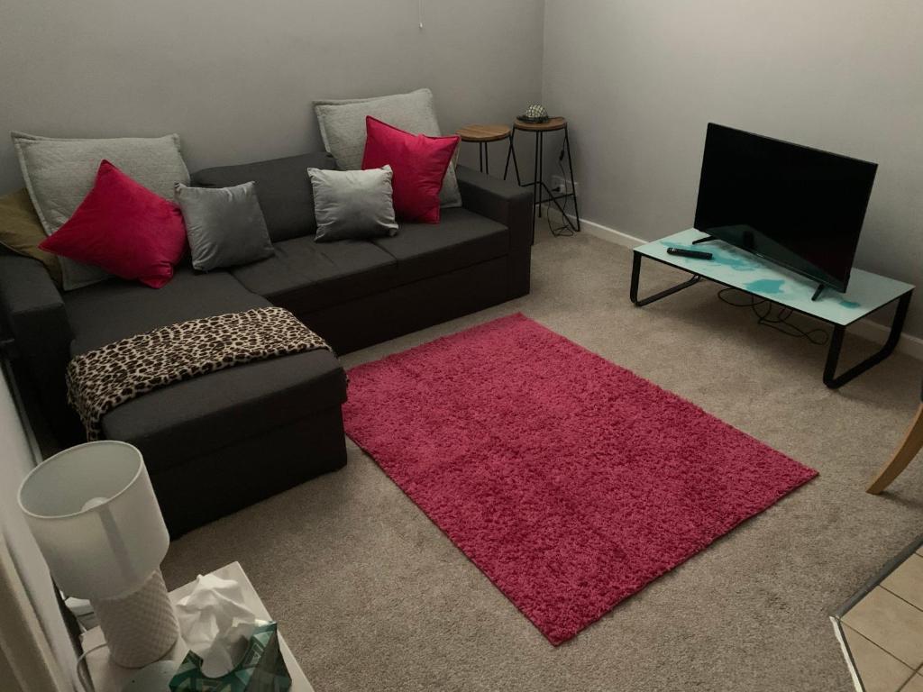 County House City Centre with parking Sleeps 4 Image 2