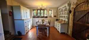 Greave farmhouse 3-Bed Cottage in Todmorden Image 1