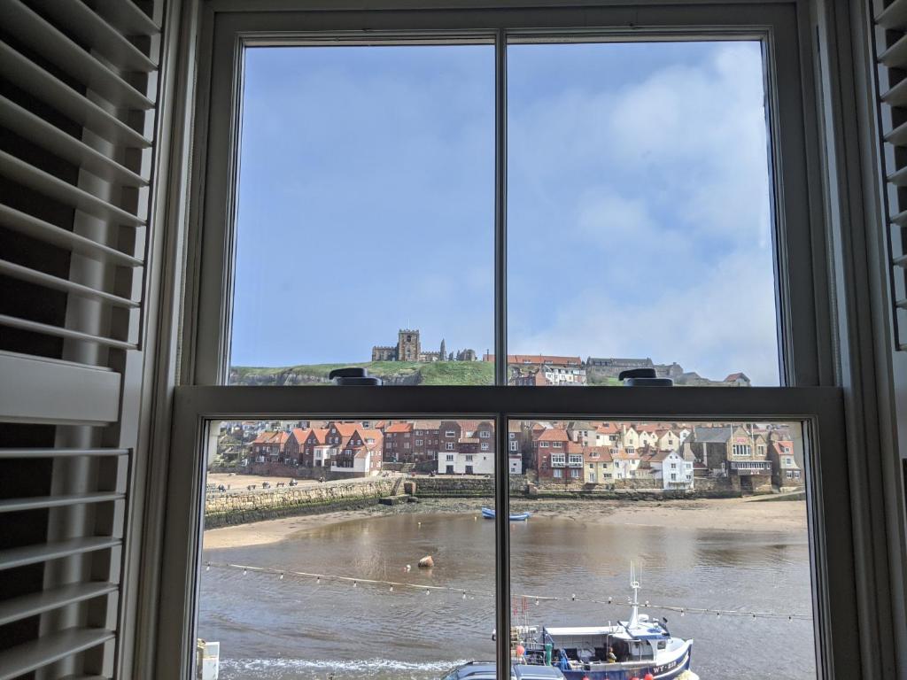 Whitby Sea View Cottage Image 3