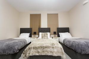 spacious apartment close to city centre with free secure parking Image 3