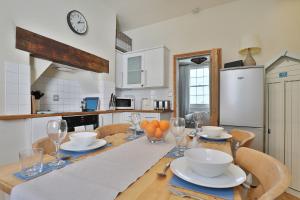 Seaside Cottage Image 3