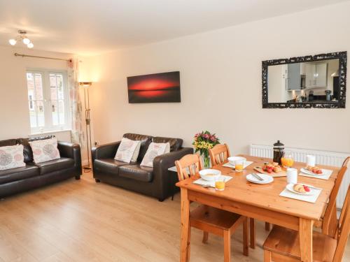 Sleeper Cottage Image 1