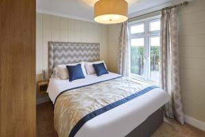 Host & Stay - The Moorings Image 1