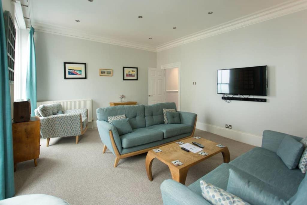 Seaside Retreat in North Bay - with parking Image 1