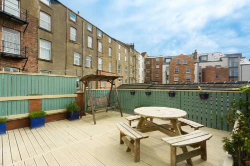 Seaside Retreat in North Bay - with parking Image 2