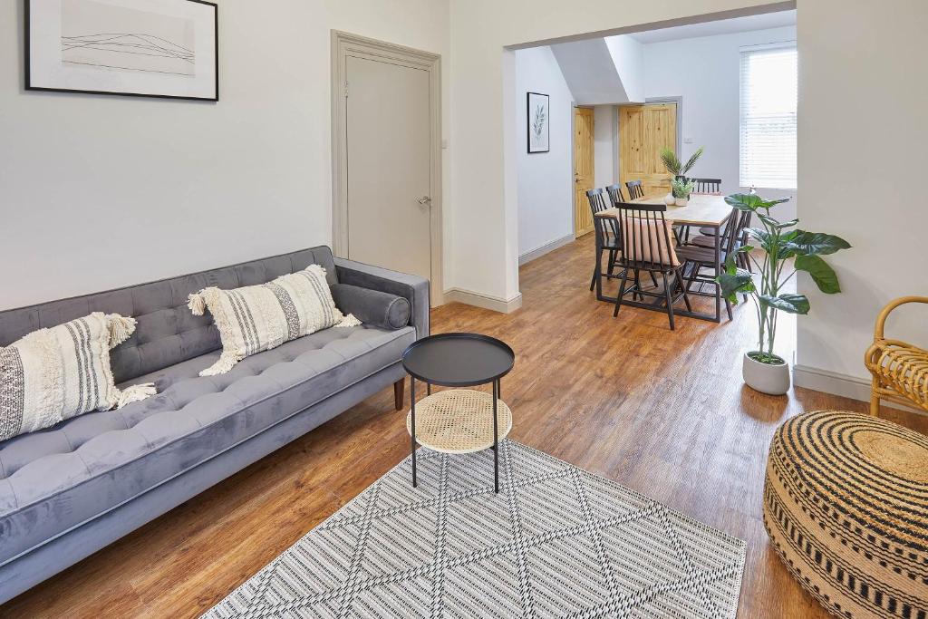 Host & Stay - Clifton House Image 3