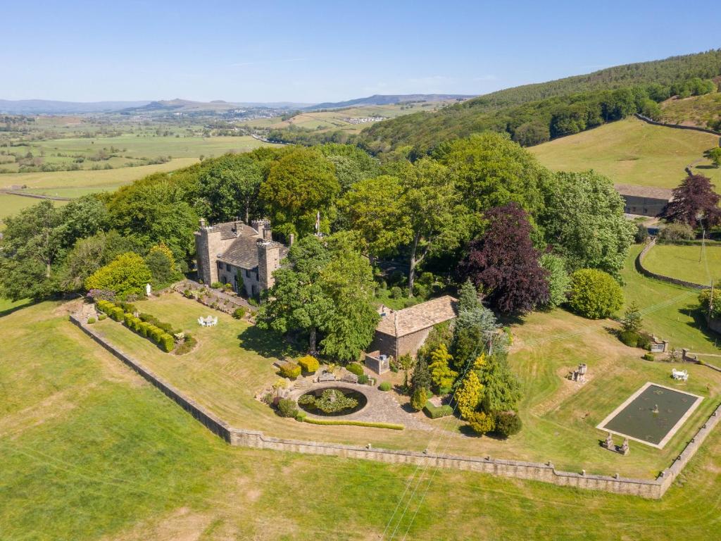 Farnhill Castle Image 1