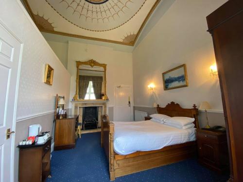 Cave Castle Hotel & Country Club Image 3