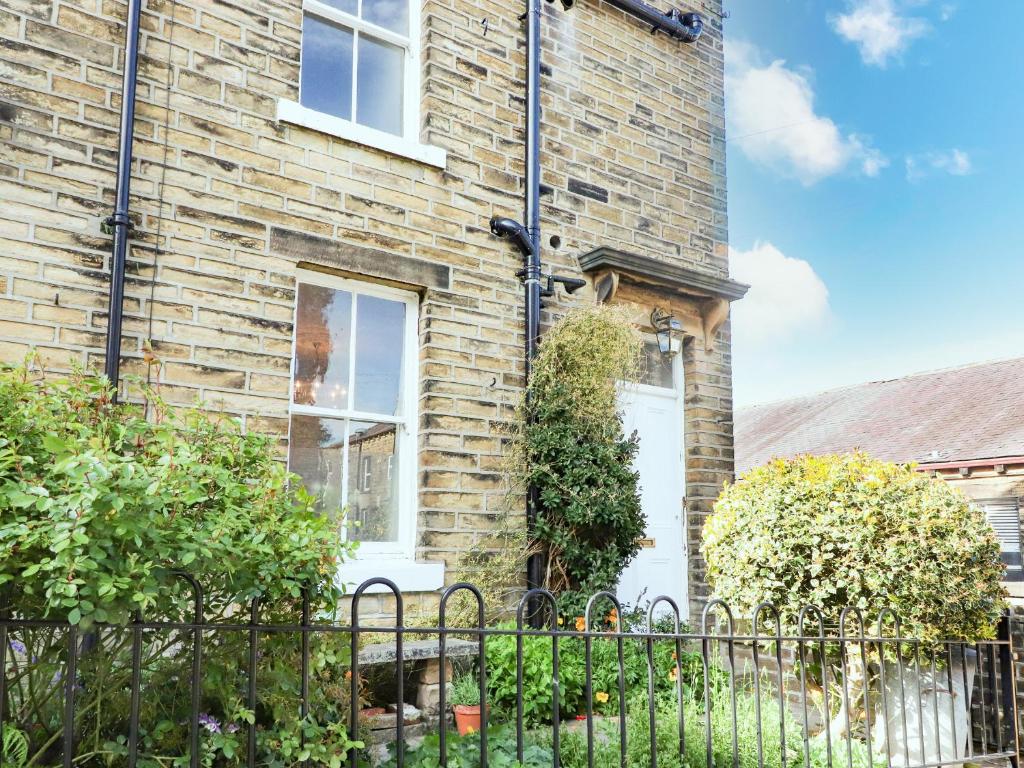 No 19, Haworth Image 2