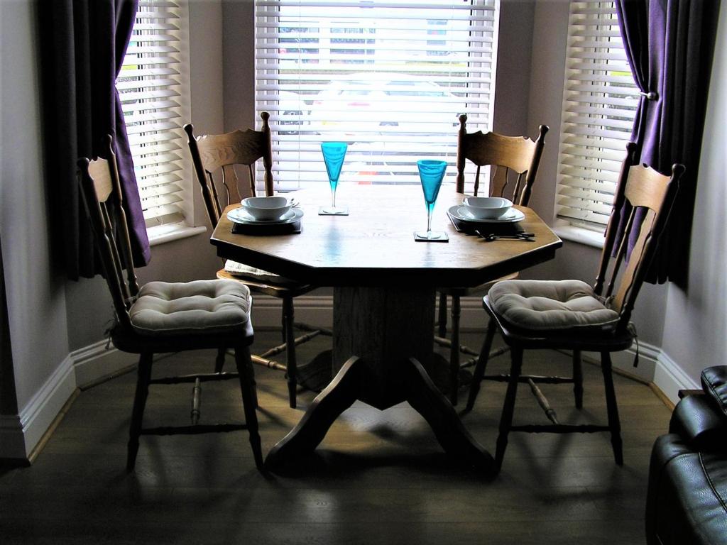 2 Beach House Image 2
