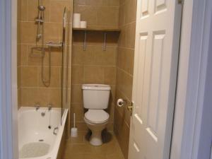 2 Beach House Image 3