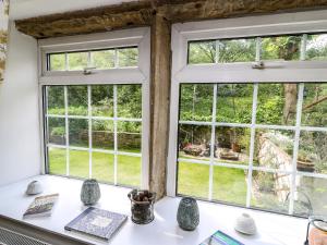 Springhead Cottage Image 1