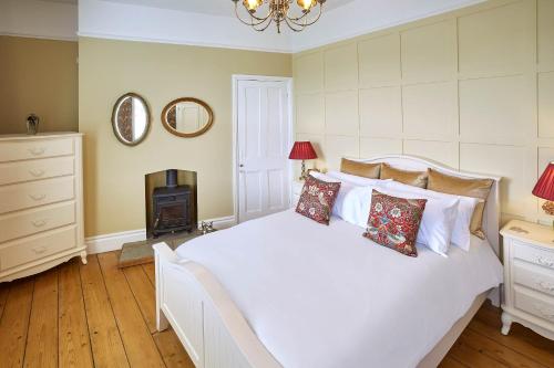 Host & Stay - Isla House Image 1