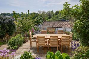 Host & Stay - Isla House Image 3