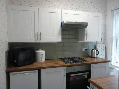 Apartment 3 Marina Holiday Apartments Image 4