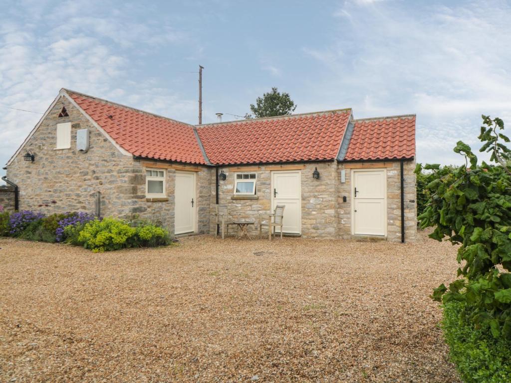 Applewood Cottage Image 1