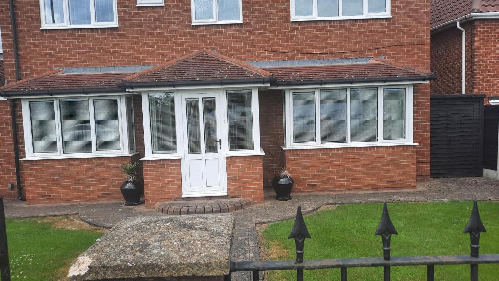 Impeccable 5-Bed House in Stockton-on-Tees Image 3