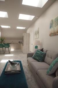 The Loft, Bootham House - luxury apartment with parking Image 1