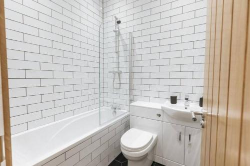 ST MARYS APARTMENT - One bedroom modern accommodation in charming market town in the Peak District, UK Image 3
